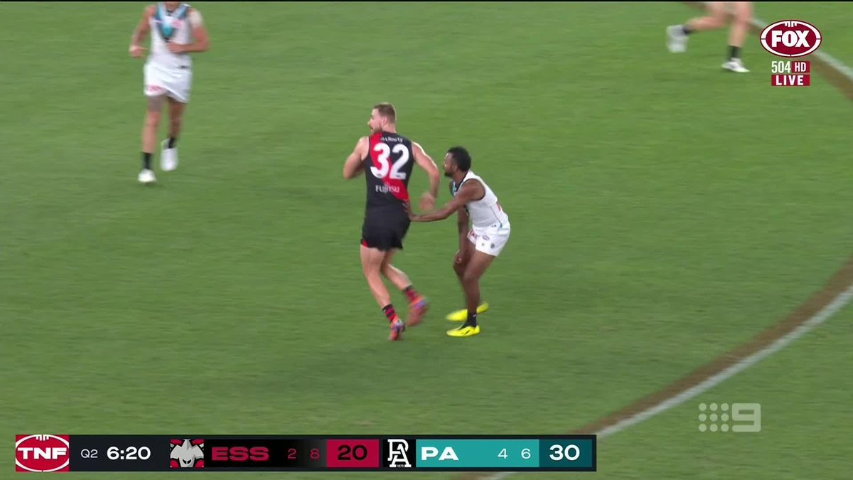"I loathe this... supporters need to be better than that." Damian Barrett and Matthew Lloyd on Bomber fans giving Ben McKay bronx cheers. #9AFLSFS | Nine & 9Now 🖥️