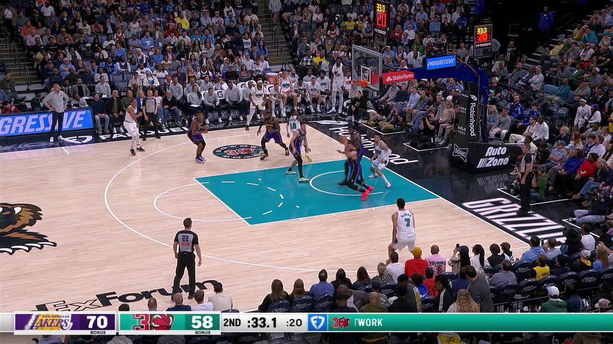 A NO-LOOK DROP OFF FROM LUKA TO LEBRON 🤩