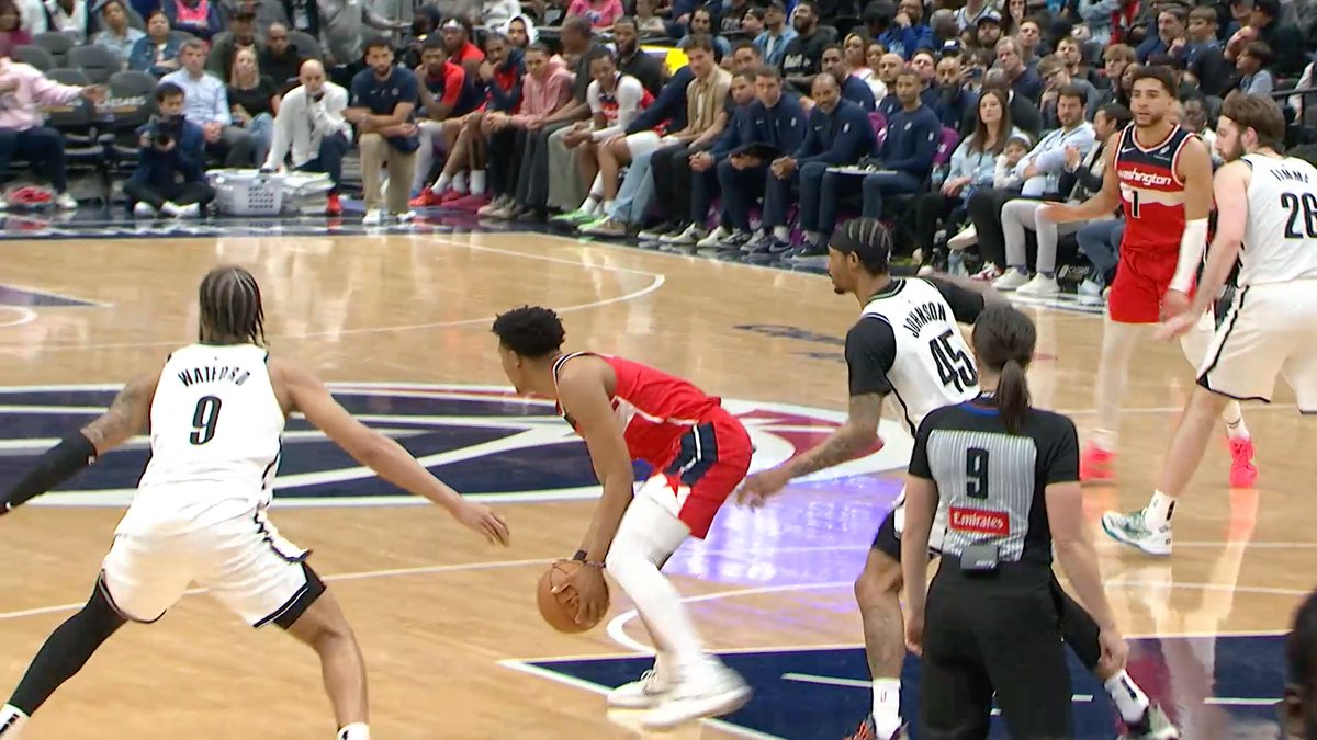 It feels like AJ Johnson has a new dunk highlight every single game. So much athleticism with a knack for getting into the paint โ the kid is so much fun to watch. Just electric.