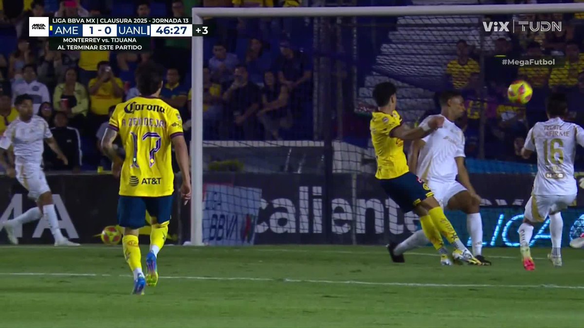 Entiendo que lo de David Faitelson es un personaje, pero a veces (siempre) dice puras estupideces y ahora resulta que esto no es penal jajaja es un ridículo