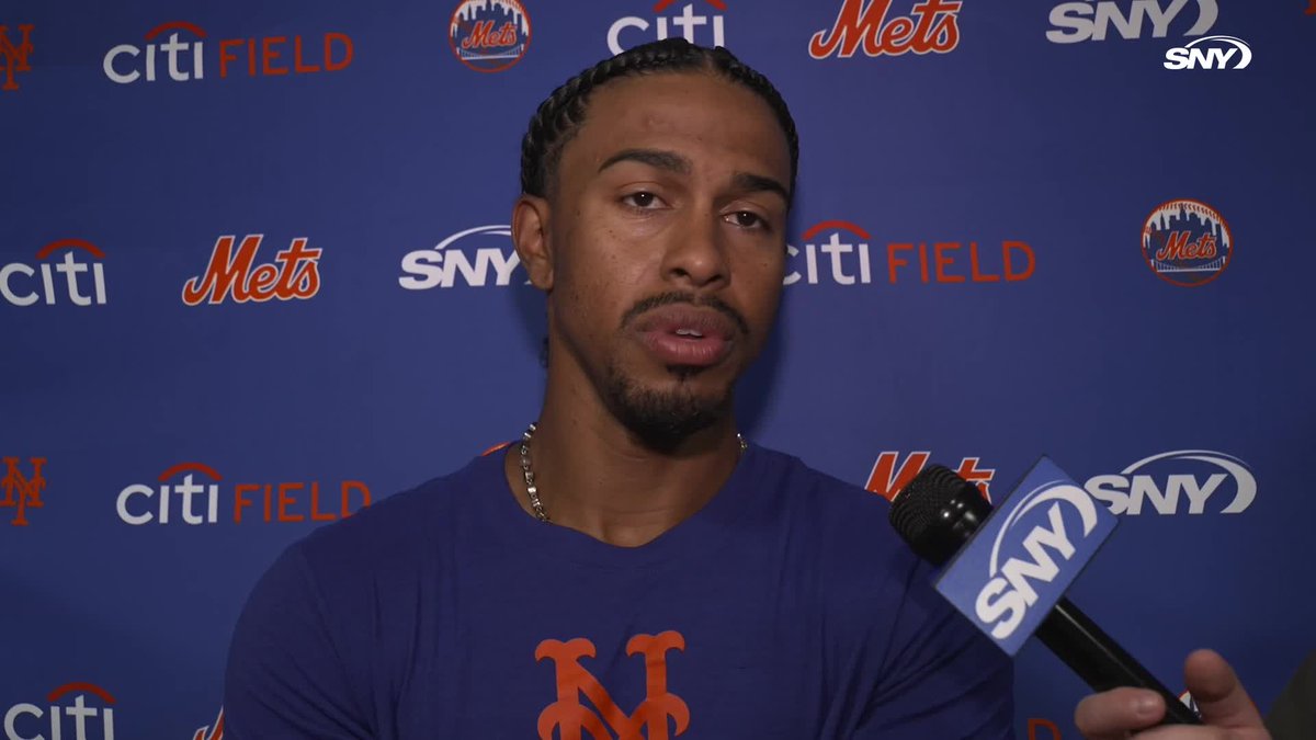 Francisco Lindor was asked if it's "tough" for him to play with his wife due to give birth any day: "This is not my kid's fault, this is not my wife's fault" 😂