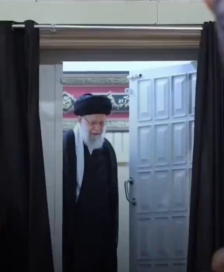 وَ خَتمنا بالدُعاءِ للسيّد القائد عَليِّ الخامنئي ..