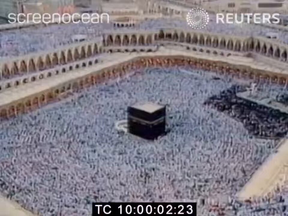 صلاة #العيد عام 1411هـ 1991م ويظهر #الملك_فهد والأمير#جابر_الصباح رحمهما الله