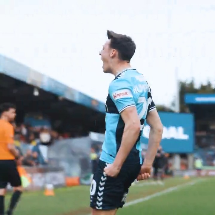 Wrexham are 2-0 up at Exeter, Wycombe are drawing 0-0 at home to Lincoln… 😬 Cometh the hour, cometh the Cam! (Humphreys) 🦸‍♂️ (Credit - Wycombe Wanderers) #AlternativeAngle #Chairboys #ITFC #EFL