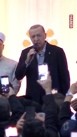 Cumhurbaşkanı Erdoğan, bayram namazında Büyük Çamlıca Camii’ndeydi. "Rabbim, siyonist İsrail'i kahru perişan eylesin."