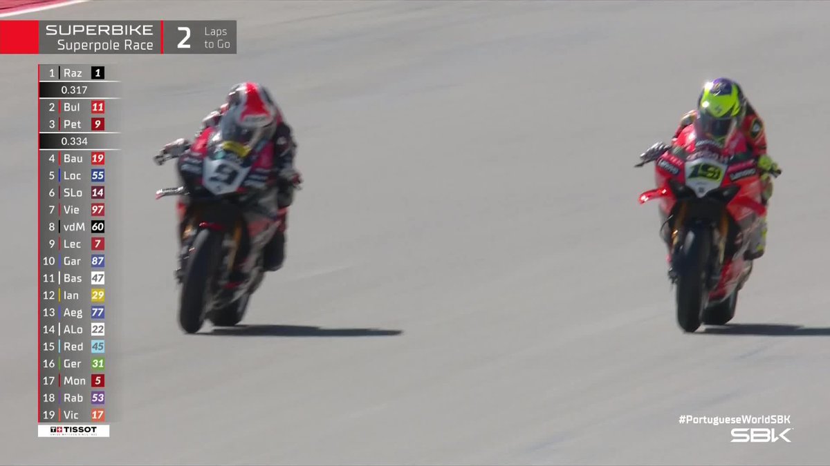 LAST LAP ALERT⚠️ Nicolò Bulega is CLOSE, can he take the top spot from Toprak Razgatlıoğlu? 🤏🤏🤏 #PortugueseWorldSBK 🇵🇹