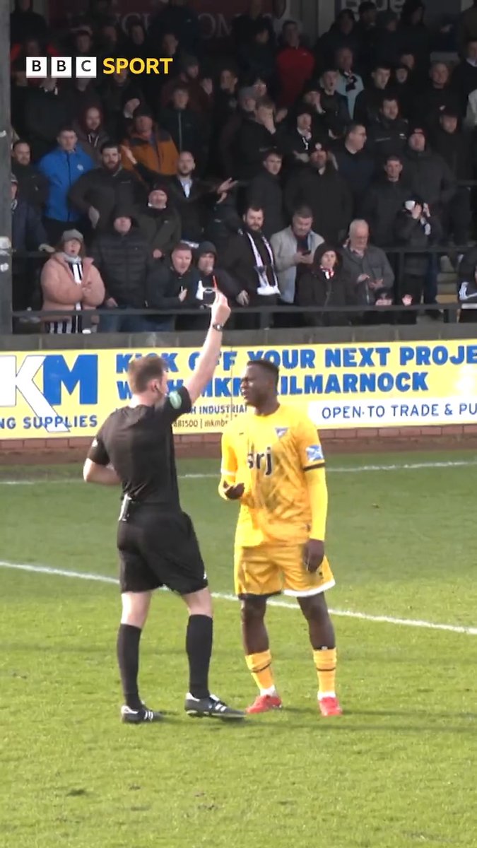 Victor Wanyama's return to Scottish football didn't go to plan... 🟥✋ #BBCFootball