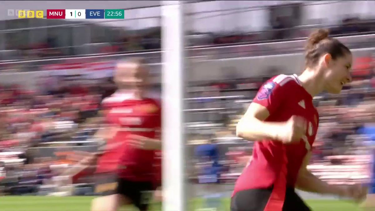 Oh dear. It's a "huge error" from Courtney Brosnan 😬 Dominique Janssen capitalises for Man Utd ⚽