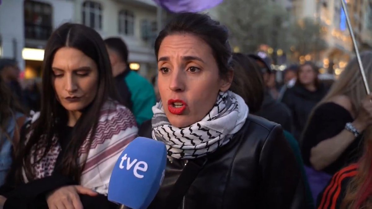 La absolución a Dani Alves muestra que hay una minoría de jueces que está en guerra abierta contra la libertad sexual de las mujeres. Las feministas no hemos llegado demasiado lejos, aún nos queda mucho por hacer hasta acabar con esa justicia patriarcal. 🎥Irene Montero