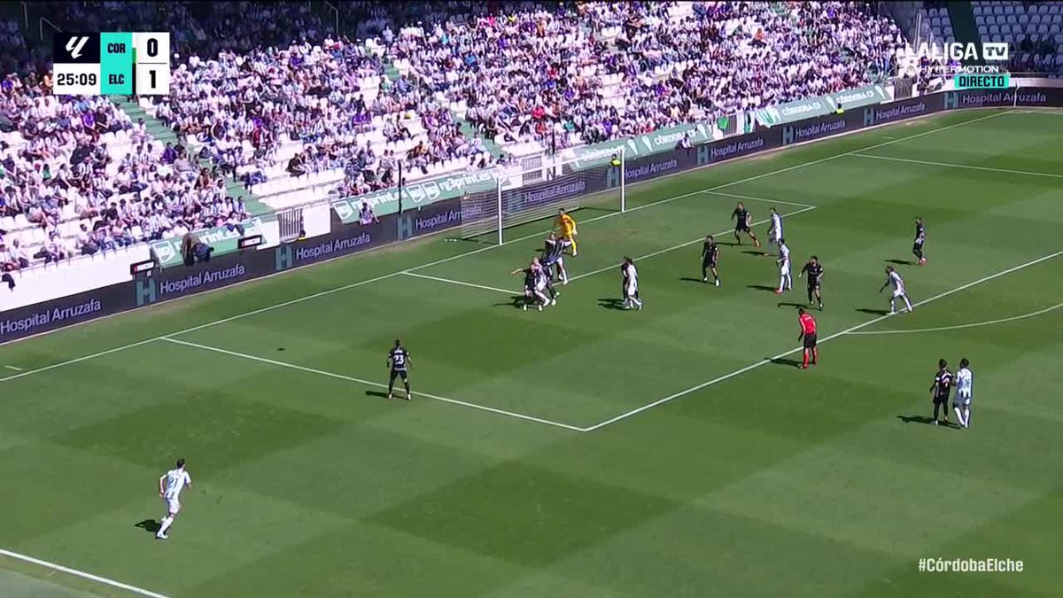 La acción en la que el Córdoba CF reclamó penalti sobre Albarrán #LALIGAHYPERMOTION
