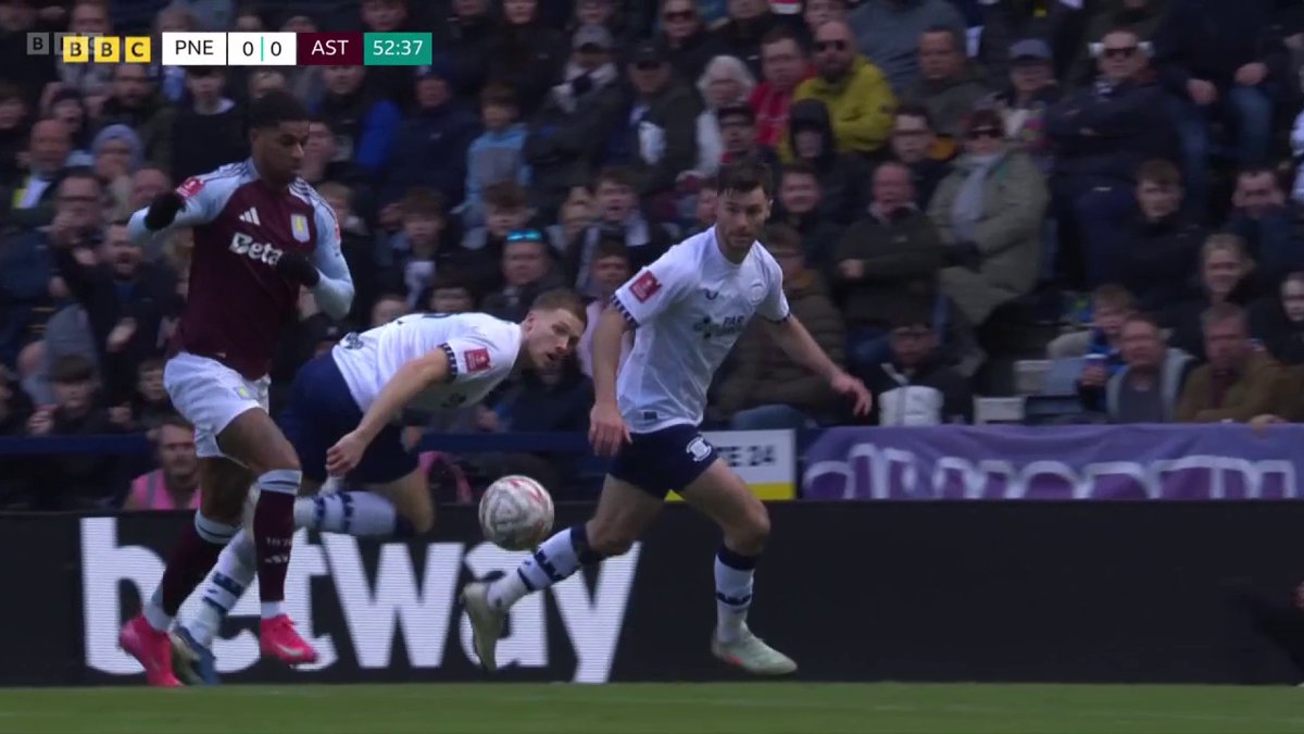 Marcus Rashford comes close to breaking the deadlock but can't find the finish ❌ #BBCFootball #FACup