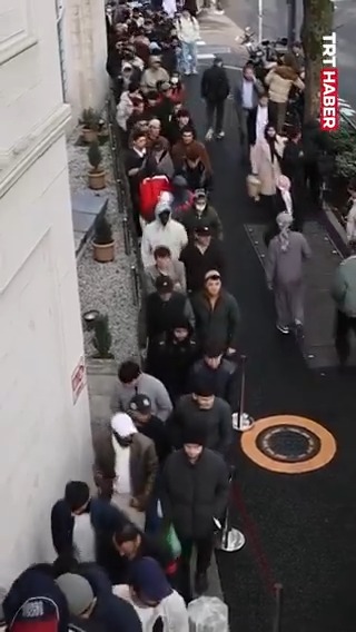 Japonya Tokyo Camii'nde yoğunluk dolayısıyla bayram namazı 3 kez kılındı.