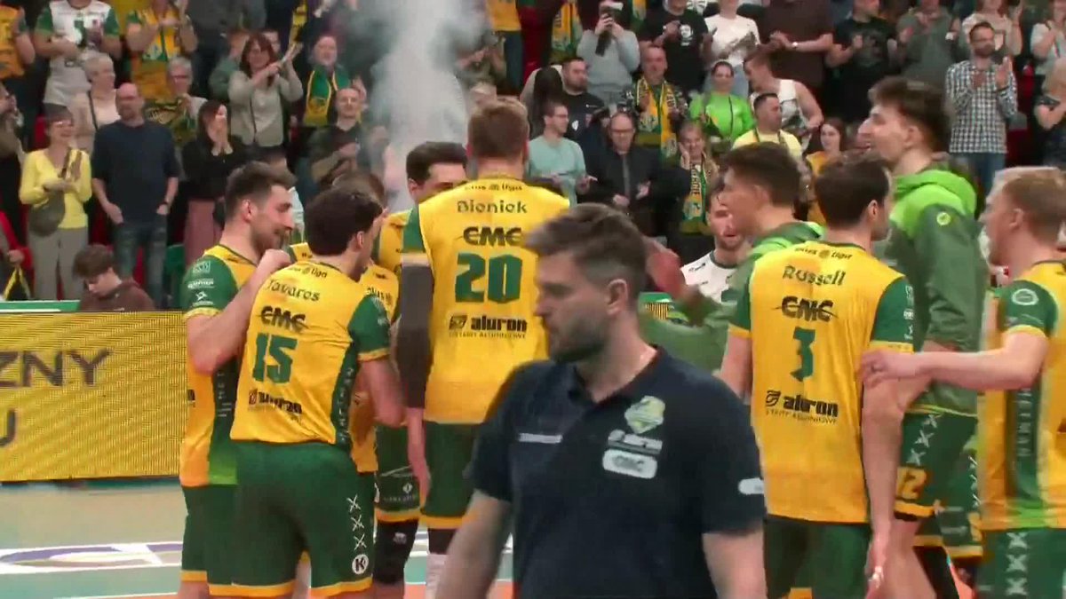 🏐 WARTA ZAWIERCIE &amp; ZAKSA KĘDZIERZYN-KOŹLE ONE STEP CLOSER TO THE PLUSLIGA 🇵🇱 SEMIFINALS! 🔥 🔹 Warta Zawiercie wins 3-1 vs Resovia led by Bartosz Kwolek (17 points). 🔹 ZAKSA triumphs 3-1 over Lublin led by Bartosz Kurek (22 points). 🏐 #Volleyball #Siatkowka