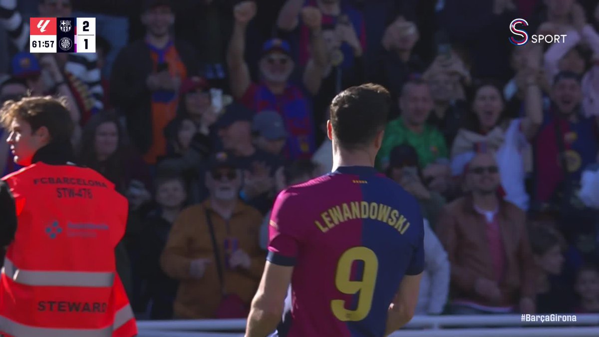 Robert Lewandowski'den AKROBATİK GOL! 😱😱😱
