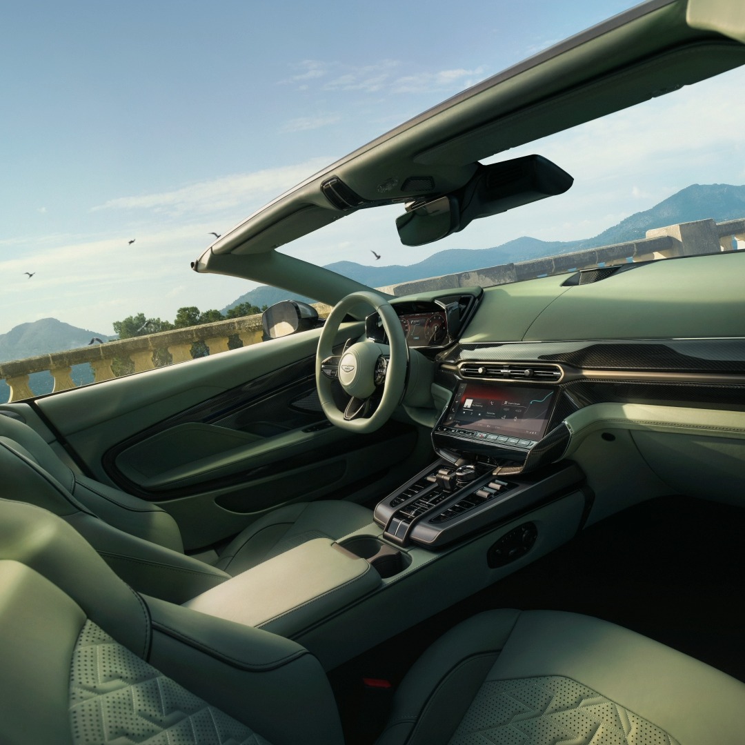 The same class-leading interior. Now with endless miles of sky included. Discover Vanquish Volante: #AstonMartin #VanquishVolante #ZENITHDRIVEN