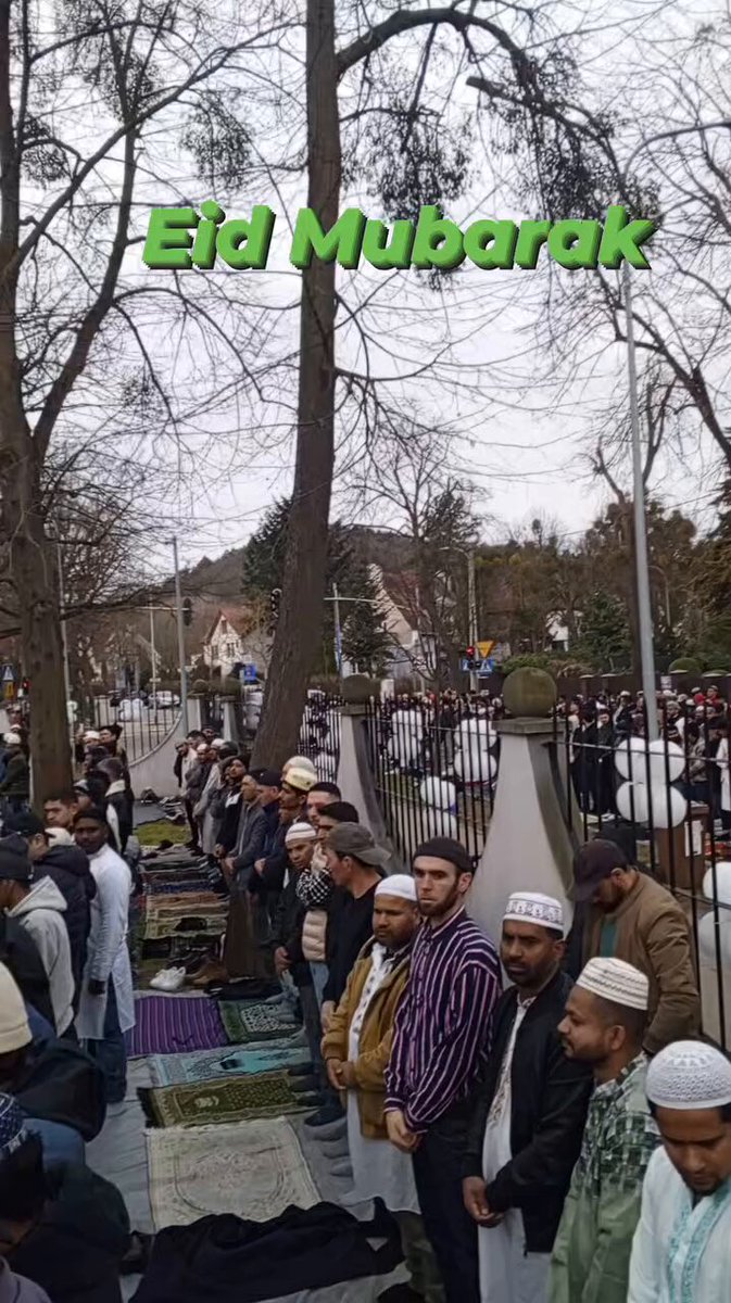 Mosque overflowing in Gdańsk