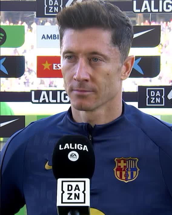 🗣️ “Mucha gente habla de mi edad. Si miras los datos no hay diferencia entre ahora y hace unos años” Robert Lewandowski lo deja claro en DAZN: tiene cuerda para rato 🎯 #LALIGAenDAZN ⚽️