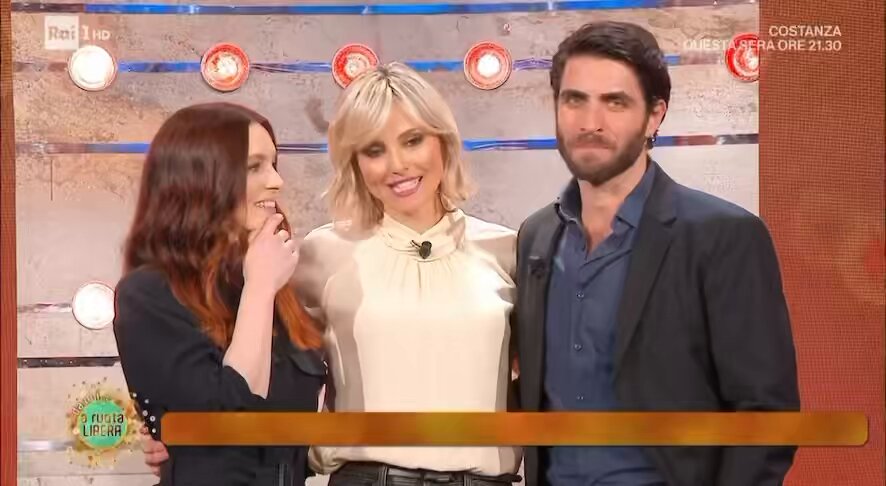 MAMMA E PAPÀ CI ASPETTANO STASERA #costanza
