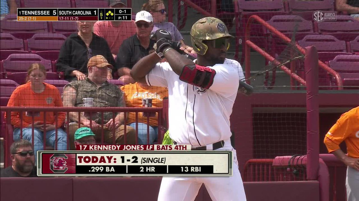 Just wanted to show everyone the textbook way to get out of a bases-loaded jam with no outs. 😅 📺 (SECN+) #GBO // #BeatSC