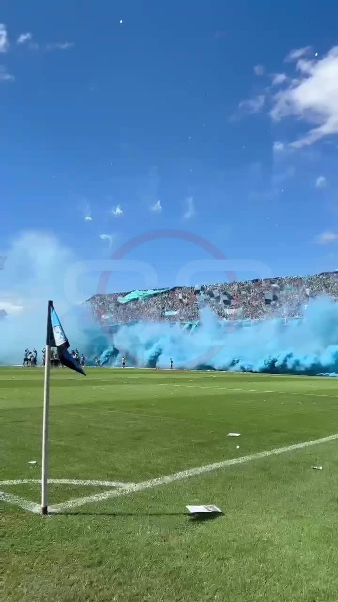 ¡IMPRESIONANTE FIESTA CELESTE! Tremendo recibimiento en el Gigante de Alberdi para Belgrano vs. Talleres en el clásico.