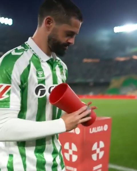 🎩 EL MAGO 🎩 ​💚🤍 ¡ISCO ALARCON es el 𝐉𝐔𝐆𝐀𝐃𝐎𝐑 𝐃𝐄𝐋 𝐌𝐄𝐒 de marzo en #LALIGAEASPORTS! #LALIGAPOTM | EA SPORTS FC ESPAÑA | #PREMIOSLALIGA