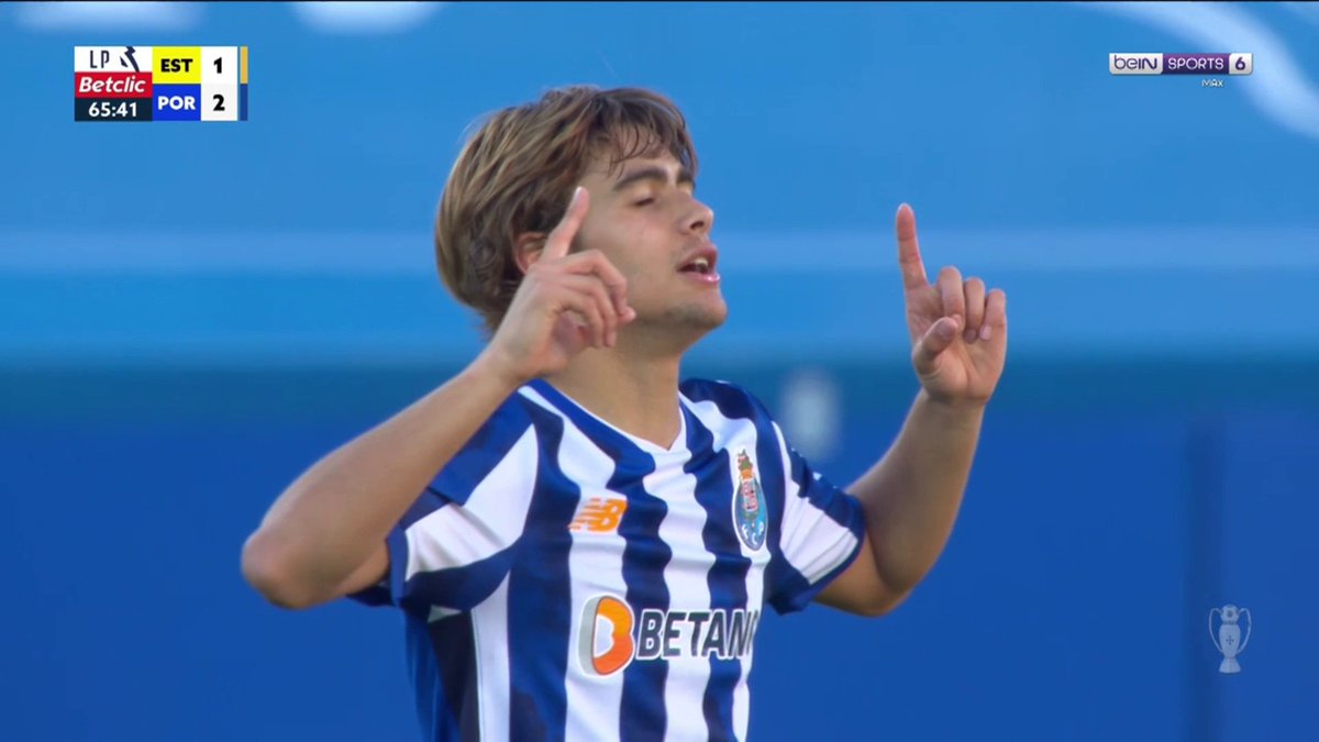 🚨 Admirez ce BUT SPLENDIDE de la pépite du FC Porto, Rodrigo Mora ! 🇵🇹🌟 🚟 Montez dans le train, bientôt il n'y aura plus de places. ( 🎥 beIN SPORTS )