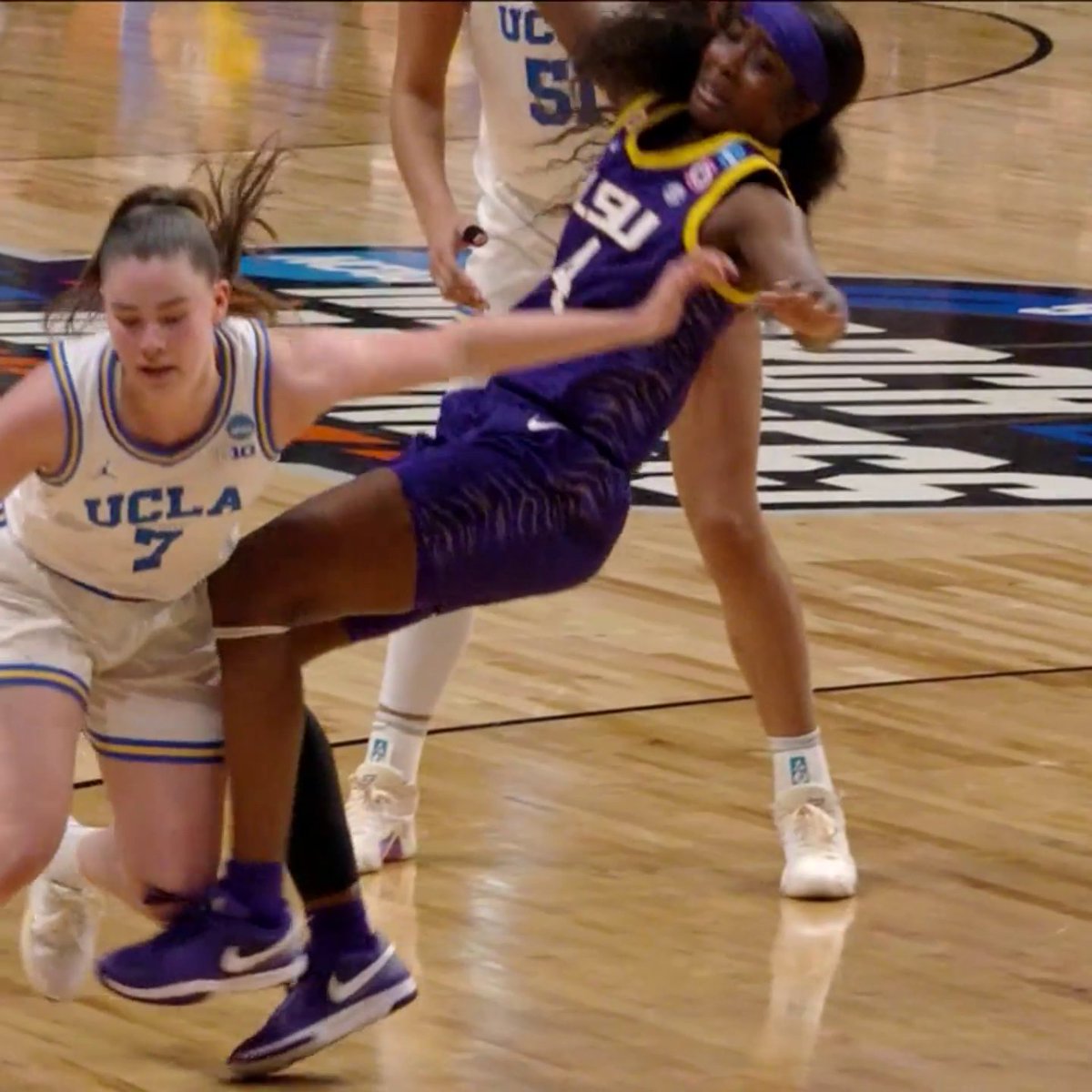 Flau'Jae is bringing the ENERGY on defense early for LSU 🐯 📺 ABC