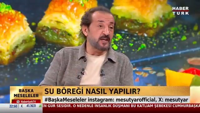 Mutfakta israfın önüne nasıl geçilir? Su böreği nasıl yapılır? Mehmet Yalçınkaya #BaşkaMeseleler'de Mesut Yar'a anlattı.