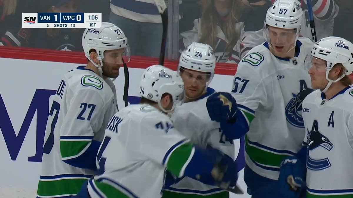 With crucial points on the line, Pius Suter gets the Vancouver Canucks on the board first!