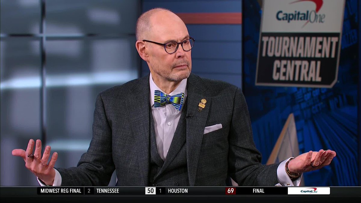 Charles Barkley taking shots at Ernie 🤣 "I'm not going to ask you no basketball questions unless... what kinda Gatorade did you bring the players back in the day?"