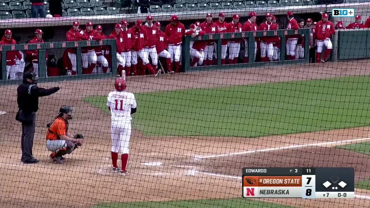 GRAB A BAT BUETT. PINCH HIT 3-RUN HR @MAXBUETTENBACK