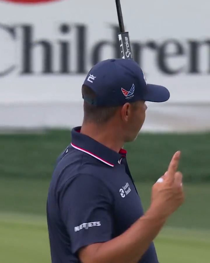 Chasing his best finish since brain surgery ❤️ Gary Woodland drains a long eagle putt to move to T2! 📺 NBC