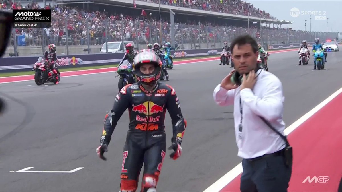 Moment ini sudah dipastikan jadi moment bersejarah tidak hanya di dunia motorsport, tapi juga di dunia olahraga.