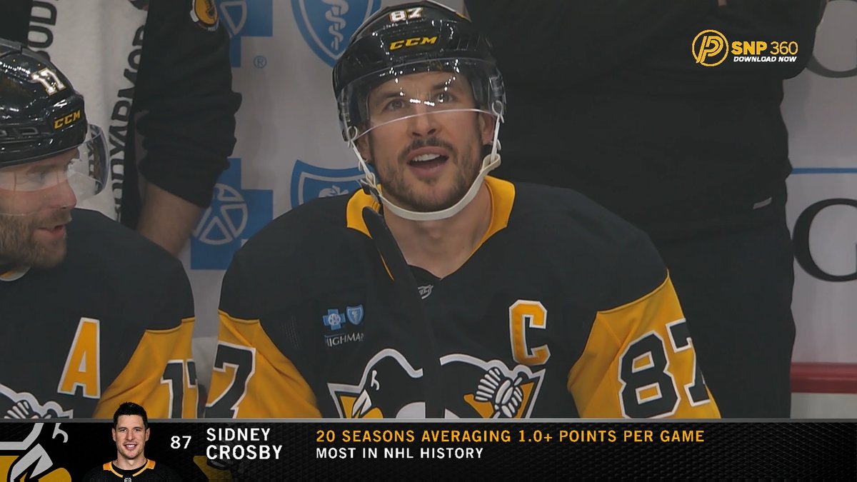 Sidney Crosby receives a video tribute and standing ovation in his first home game since passing Wayne Gretzky for the most point-per-game seasons in NHL history 🐐