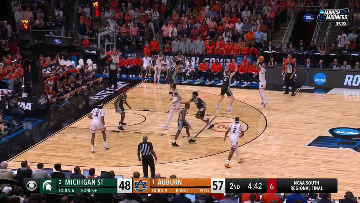 Johni Broome returns from the locker and knocks down the three 🎯 Auburn crowd was on FIRE 🗣️