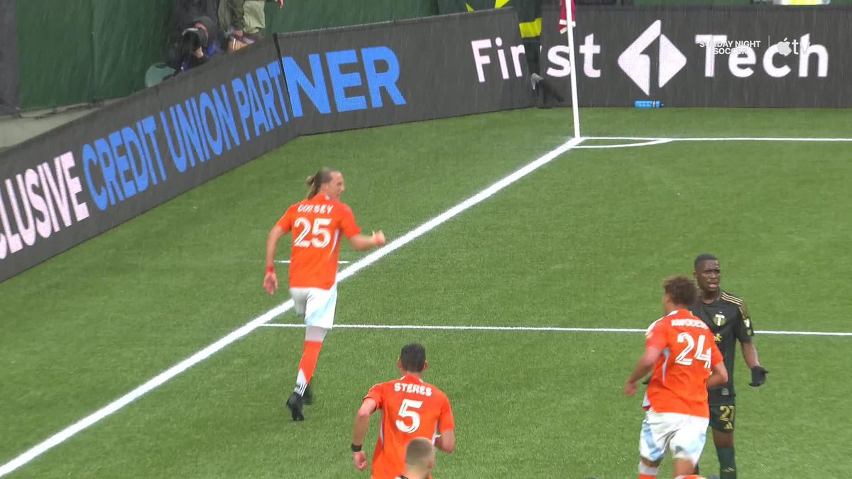 The Houston Dynamo FC have answered! Franco Escobar delivers off of a beauty of a delivery from Jack McGlynn!