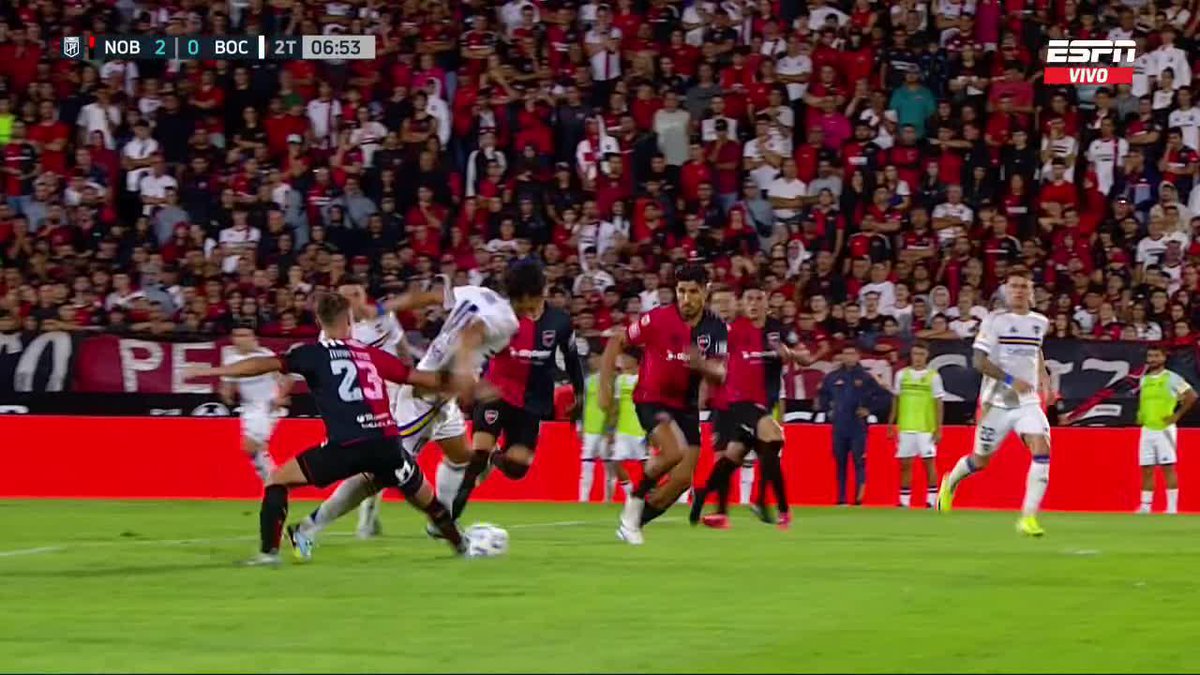 A pesar de que Cavani erró el penal, no hay que dejar pasar el regalo que le dieron a Boca. Justo cuando peor están, el árbitro les regala un penal. Está claro que Cavani se tira, menos para el árbitro y el VAR. Lo de siempre con el equipo del poder.