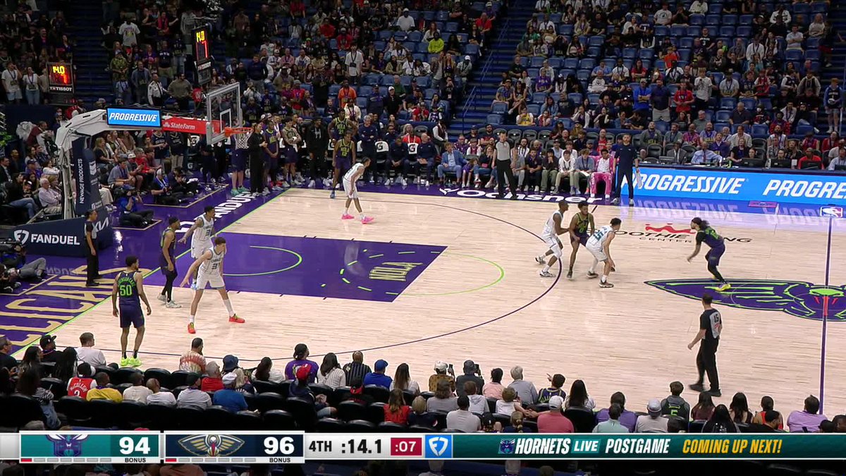 Jose Alvarado drops it off to Keion Brooks Jr. for a CLUTCH bucket 🪣