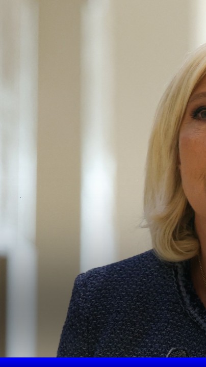 Procès du RN: Marine Le Pen condamnée à 5 ans d’inéligibilité avec exécution immédiate ➡ Une peine d'emprisonnement de quatre ans, dont deux ferme sous bracelet électronique, a également été prononcée