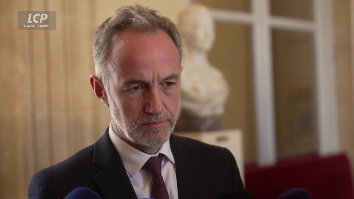 Condamnation de Marine Le Pen : "Personne n'est au dessus des lois. Ceux qui croient pouvoir se prévaloir, entre guillemets, d'une onction de sondage pour s'exonérer du respect de la loi se trompent", déclare le député socialiste Emmanuel Grégoire. #DirectAN #LePen
