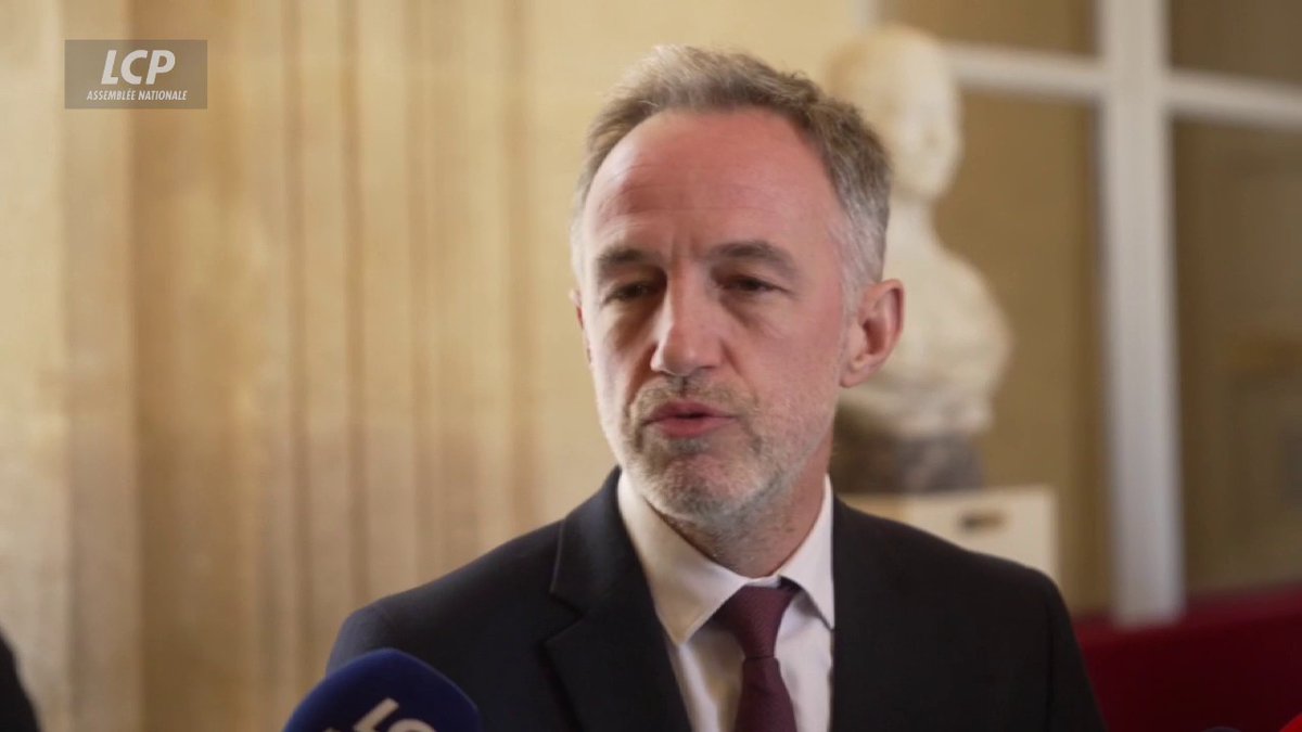 Condamnation de Marine Le Pen : Emmanuel Grégoire dénonce la réaction "inconséquente" d'Eric Ciotti, qui a parlé de "cabale judiciaire". "Cela consiste à contester le principe même de la séparation des pouvoirs", déplore-t-il. "C'est l'argument des délinquants." #DirectAN #LePen