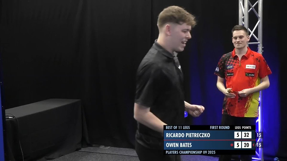 BATES BATTLES BACK! Owen Bates overturns a 3-0 deficit to edge out Ricardo Pietreczko and move through to a second round showdown against Martin Schindler! 📺 #PC9