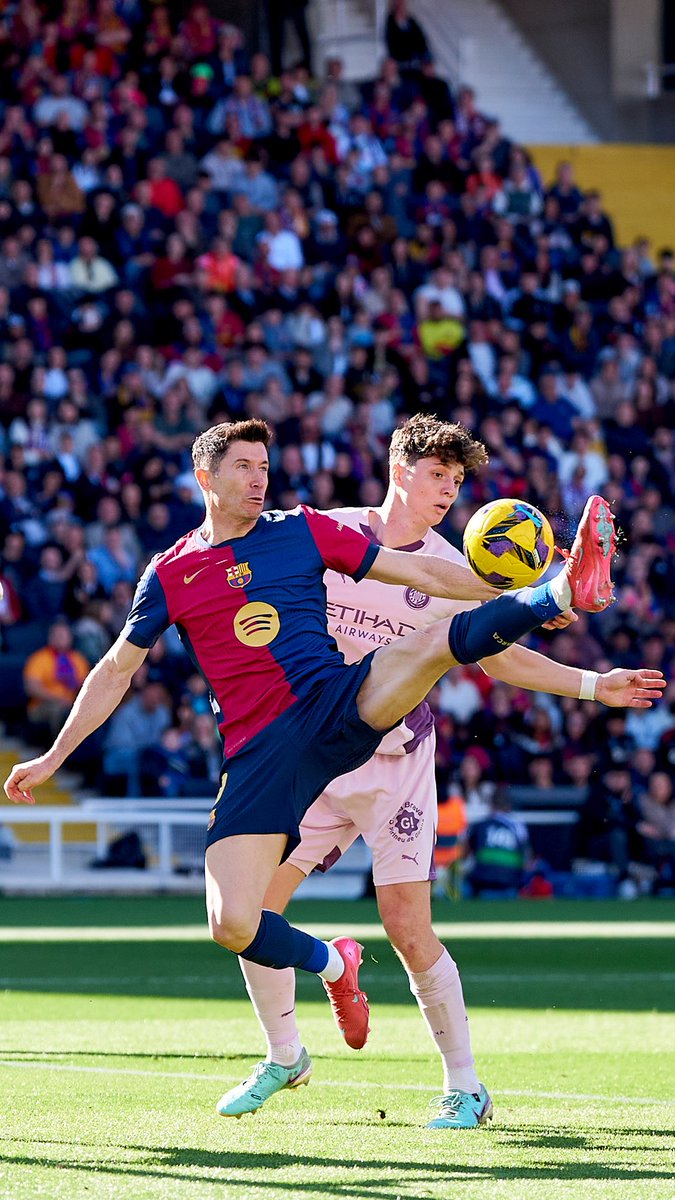 Robert Lewandowski, 36 jaar 🍷👏 #ZiggoSport #LaLiga #BarçaGirona