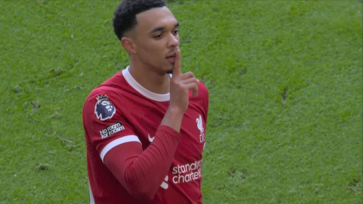 "It's just been speculation from a certain individual in the press who keeps tweeting out certain things..." Stephen Warnock defends Trent Alexander-Arnold amid speculation about a move to Real Madrid 🗣️