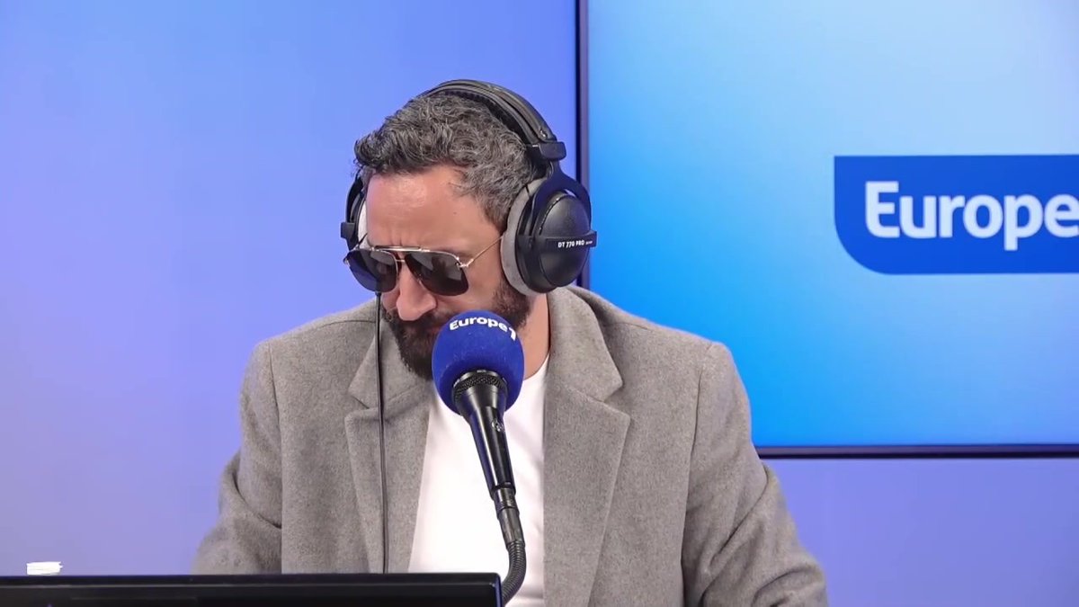 « On est dans une “démocratie dictatoriale“, des gens qui n’ont plus le pouvoir, parce qu’ils n’ont plus le peuple, veulent garder le pouvoir », estime Gilbert Collard, dans #OMSLT avec Cyril Hanouna sur #Europe1.