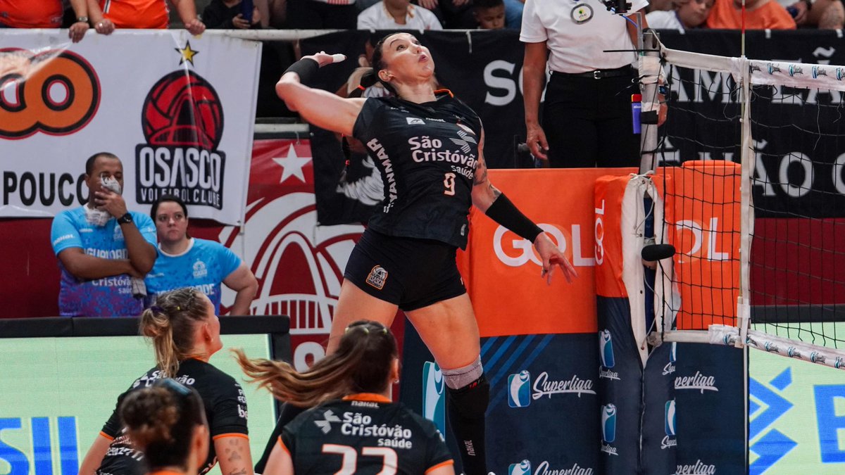 SUPERLIGA 🇧🇷: When your opposite surprises the opponent with a powerful slide! 😱 Tifanny! 💥 📹: SporTV/VBTV 🏐 #Volleyball #Volei #Brasil
