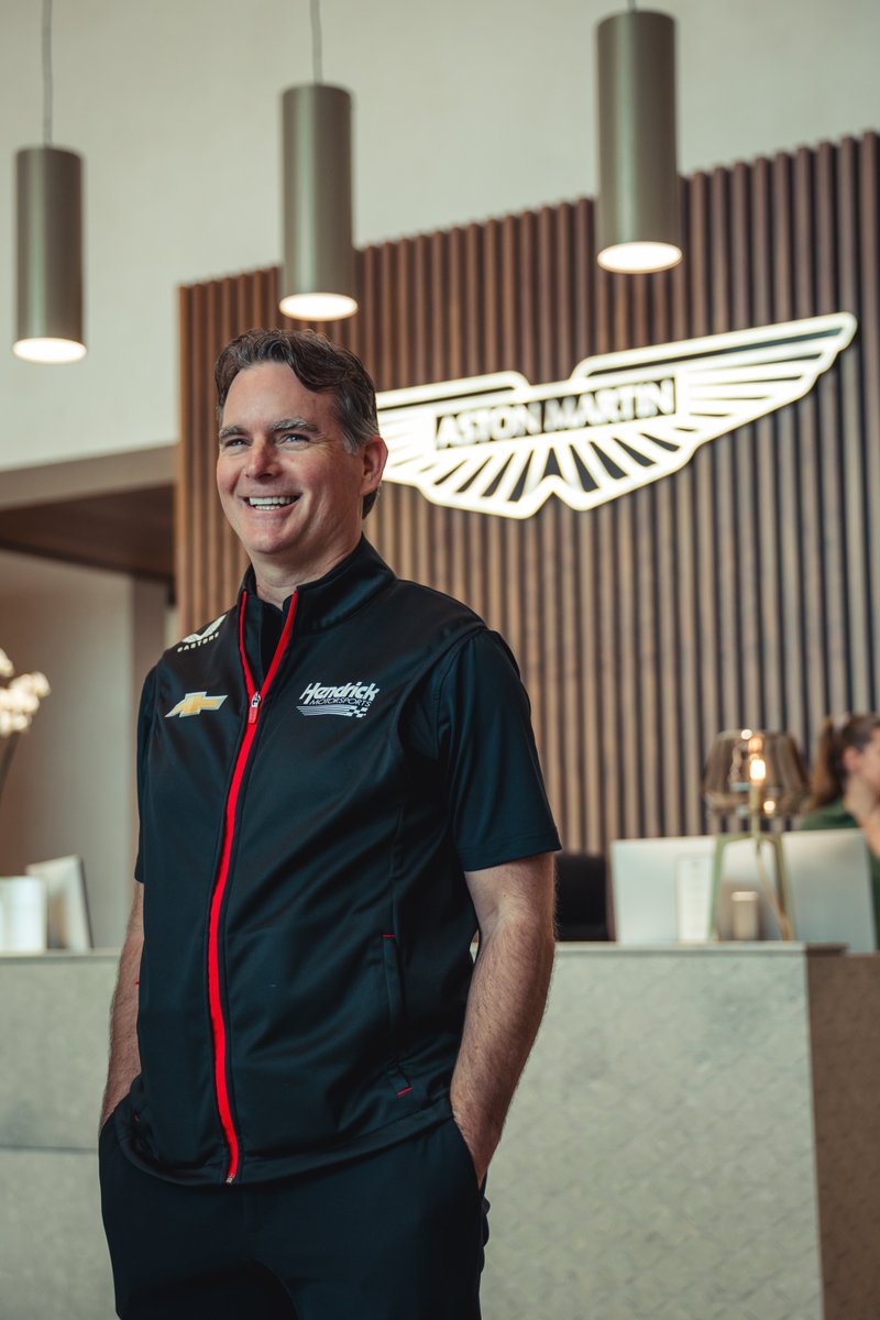 Exchanging knowledge and celebrating mechanics. As part of #MechanicsMonth, Valvoline Global Operations invited Jeff Gordon and Hendrick Motorsports to the AMRTC to tour our facilities, share knowledge between disciplines, and highlight the vital role mechanics play in both F1 and NASCAR operations.