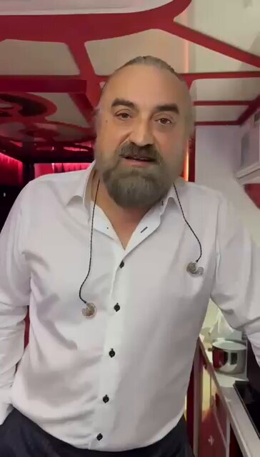 Bodrum’a olan sevgisini her fırsatta dile getiren değerli sanatçımıza sonsuz saygı ve minnetle… Seni şarkılarınla, anılarınla ve güzel sözlerinle daima hatırlayacağız.Bu güzel kıyılarda sesin hep yankılanacak… #VolkanKonak