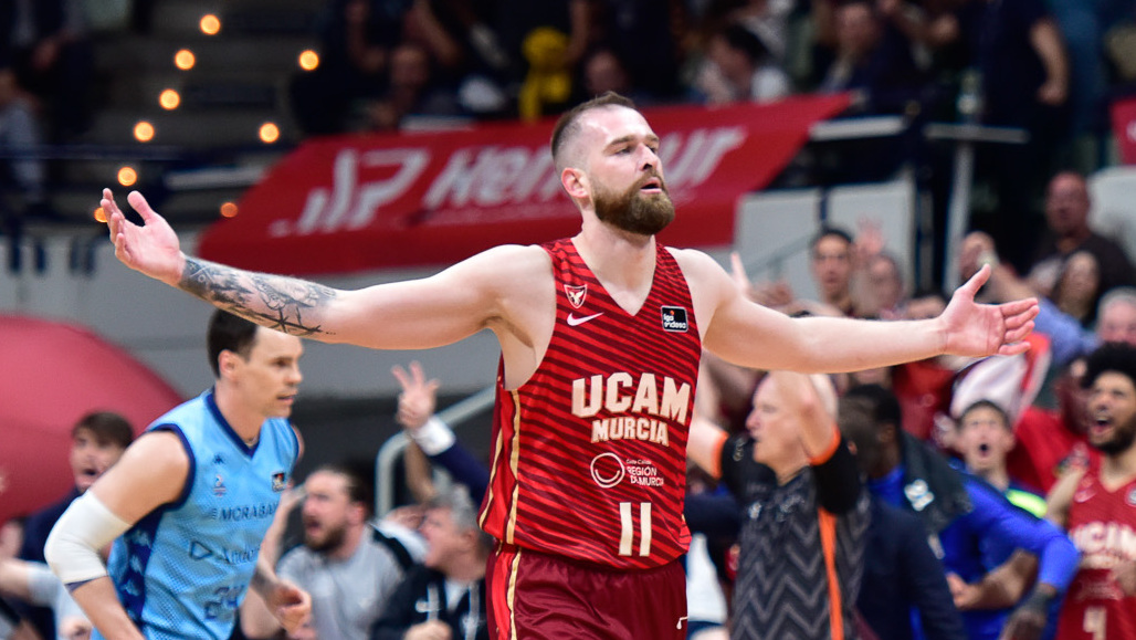 No pudo llevarse el premio de la victoria, pero NEMANJA RADOVIC sacó a relucir su 𝙢𝙚𝙟𝙤𝙧 𝙫𝙚𝙧𝙨𝙞𝙤́𝙣 en la #LigaEndesa ✨ El capitán de UCAM Murcia registró 2⃣6⃣ puntos, 8⃣/8⃣ en T2, 5⃣ rebotes y 3⃣2⃣ de valoración 🫡 #ConectaConTuPasion | Nemanja Radovic