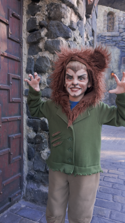 Add a monstrous makeover to your day at Universal Epic Universe with the Darkmoor Monster Makeup Experience. Become Dracula, Frankenstein’s Monster and more. Book a face makeup Experiment, or the Transformation with makeup and accessories. Learn more: